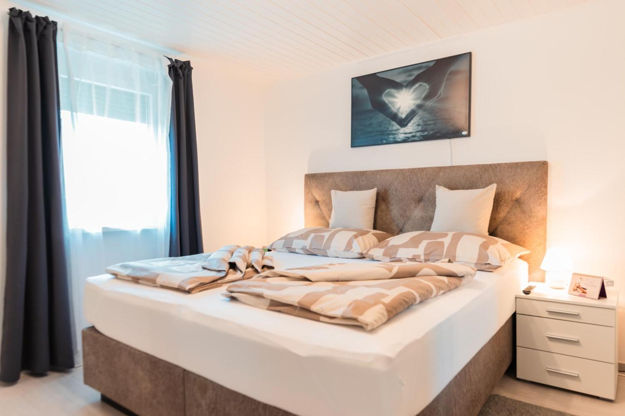 Ferienhaus Treissmann An Der Weinstrasse ลอยช์ชาค ภายนอก รูปภาพ